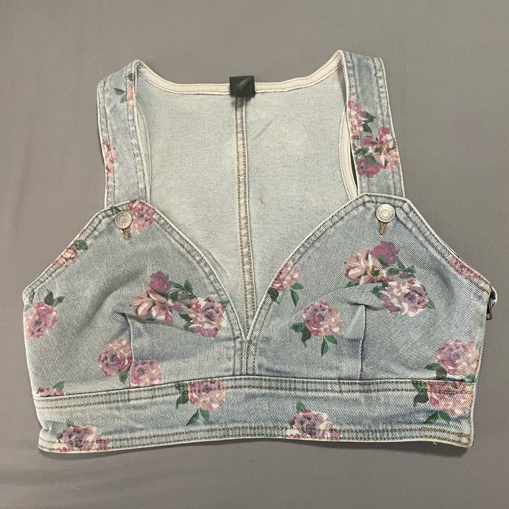 Wild Fable 🌹 Cropped Denim Vest  light Blue jeans, size XS, floral design 💐💐